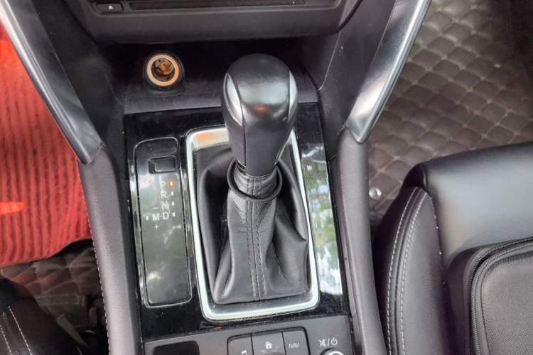 Used Mazda CX-4 2016 2.5L Automatic 4x4 Sky Blue Passion Edition Gear Lever