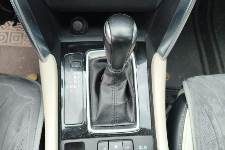 Used Mazda CX-4 2016 2.5L Automatic 4x4 Bluetide Fearless Edition Gear Lever