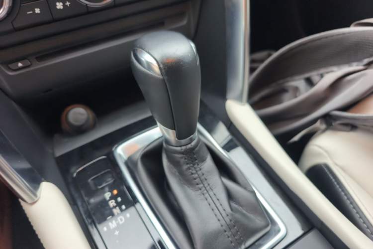 Used Mazda CX-4 2016 2.5L Automatic 4x4 Bluetide Fearless Edition Gear Lever