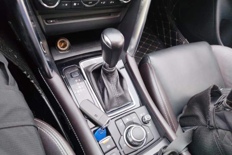 Used Mazda CX-4 2016 2.5L Automatic 4x4 Sky Blue Passion Edition Gear Lever