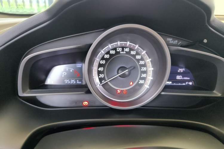 Used Mazda CX-4 2016 2.0L Automatic 2WD Blue Sky Luxury Edition Instrument Cluster
