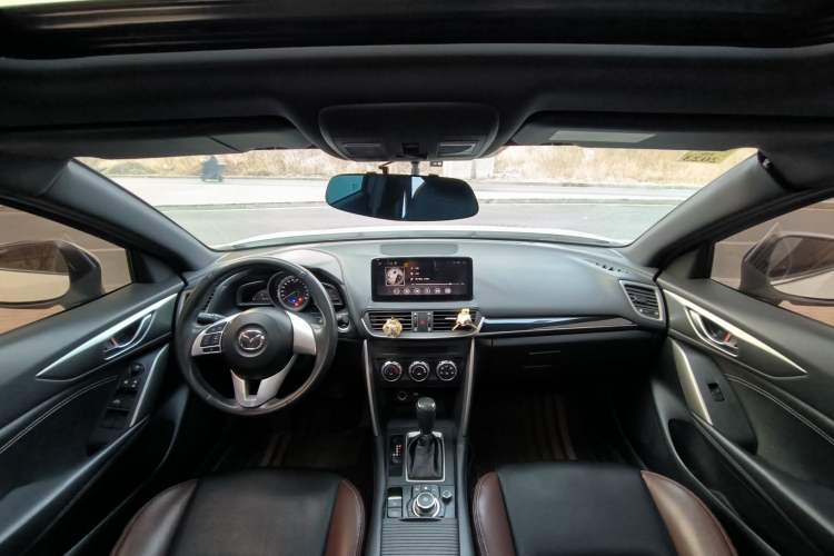 Used Mazda CX-4 2016 2.0L Automatic 2WD Blue Sky Dynamic Edition Interior 1
