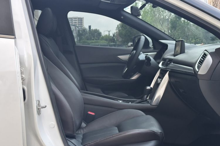 Used Mazda CX-4 2016 2.0L Automatic 2WD Blue Sky Luxury Edition Interior 10
