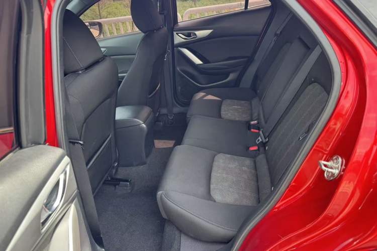 Used Mazda CX-4 2016 2.0L Manual Two-Wheel Drive Blue Sky Dynamic Edition Interior 3