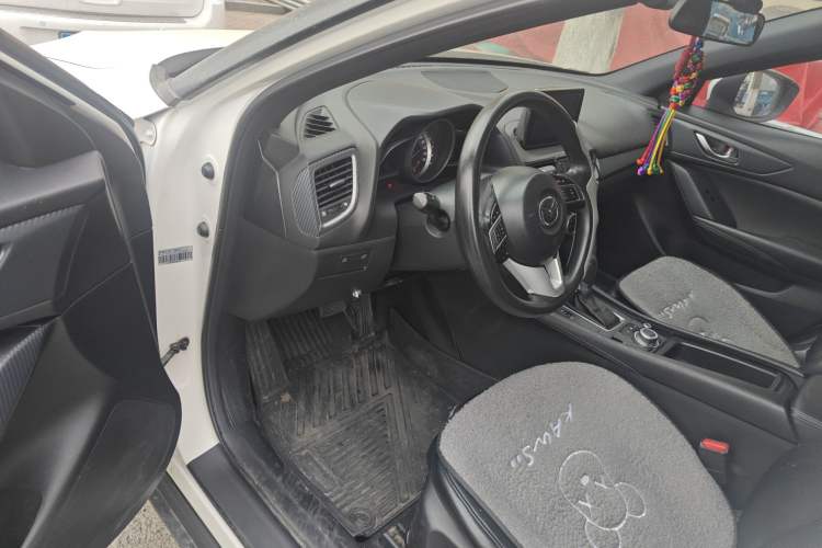 Used Mazda CX-4 2016 2.0L Automatic 2WD Blue Sky Dynamic Edition Interior 3