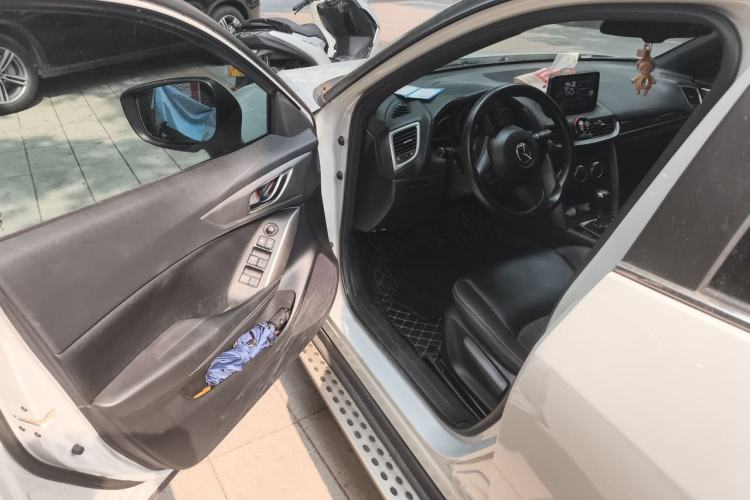Used Mazda CX-4 2016 2.0L Automatic 2WD Blue Sky Dynamic Edition Interior 3