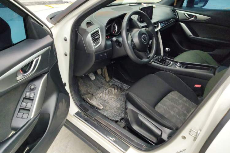 Used Mazda CX-4 2016 2.0L Manual Two-Wheel Drive Blue Sky Dynamic Edition Interior 3