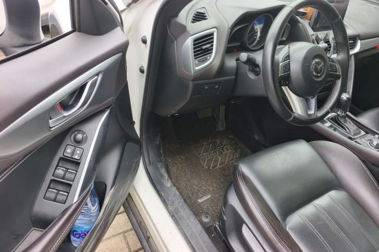 Used Mazda CX-4 2016 2.0L Automatic 2WD Blue Sky Luxury Edition Interior 3