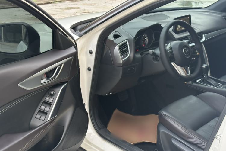 Used Mazda CX-4 2016 2.0L Automatic 2WD Blue Sky Luxury Edition Interior 5