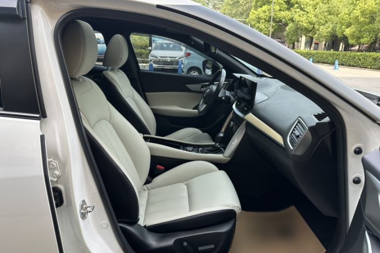 Used Mazda CX-4 2016 2.0L Automatic Two-Wheel Drive Blue Sky Leading Edition Interior 5
