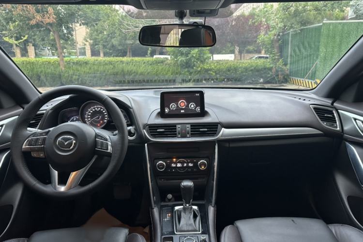 Used Mazda CX-4 2016 2.0L Automatic 2WD Blue Sky Luxury Edition Interior 6