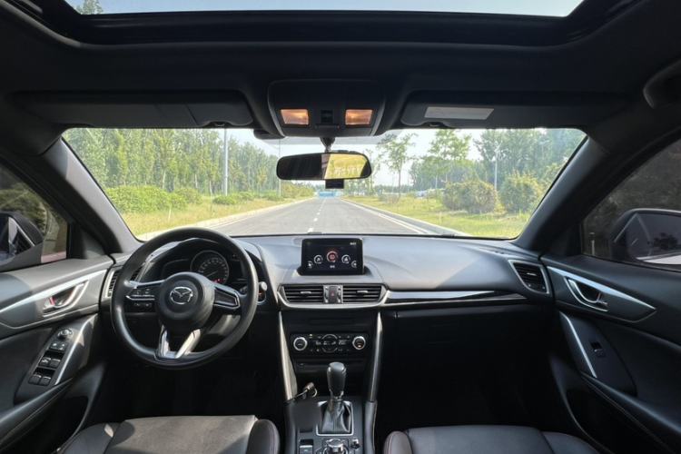 Used Mazda CX-4 2016 2.0L Automatic 2WD Blue Sky Dynamic Edition Interior 6