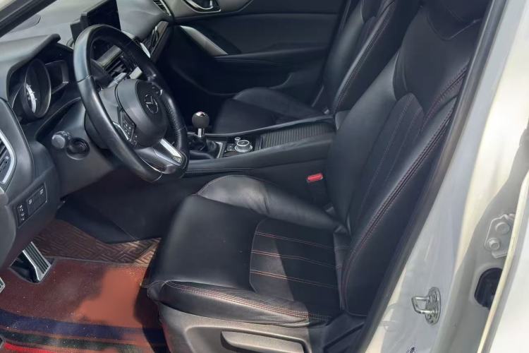 Used Mazda CX-4 2016 2.0L Manual Two-Wheel Drive Blue Sky Dynamic Edition Left Front Seat