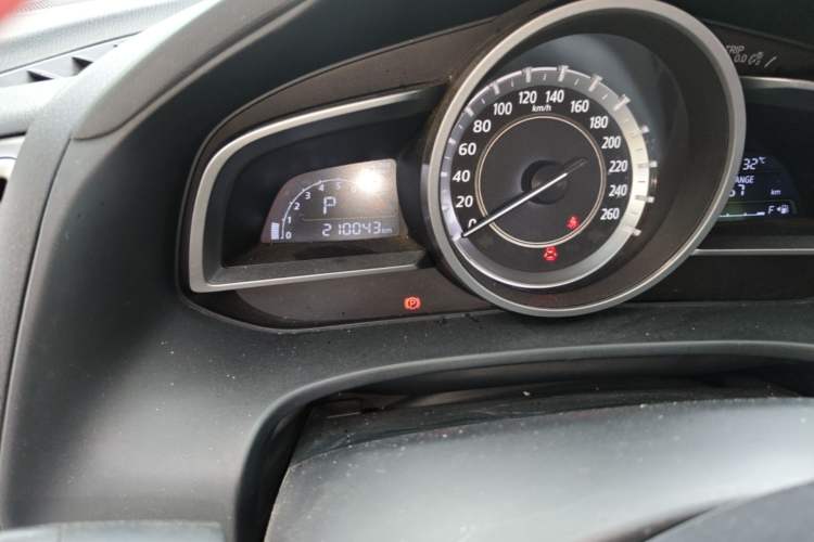 Used Mazda CX-4 2016 2.0L Automatic 2WD Blue Sky Dynamic Edition Odometer Close Up