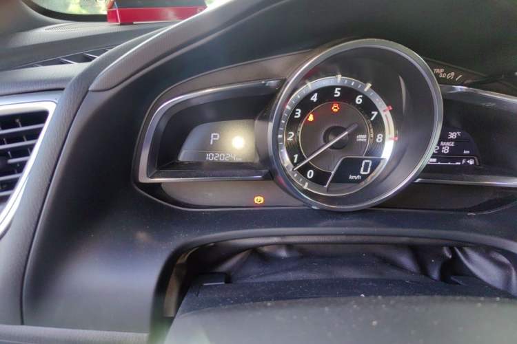 Used Mazda CX-4 2016 2.0L Automatic Two-Wheel Drive Blue Sky Leading Edition Odometer Close Up