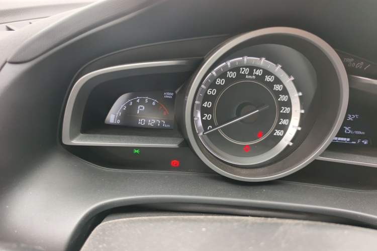 Used Mazda CX-4 2016 2.0L Automatic 2WD Blue Sky Luxury Edition Odometer Close Up