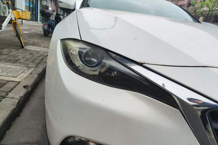 Used Mazda CX-4 2016 2.0L Automatic 2WD Blue Sky Dynamic Leather Edition Right Front Headlight