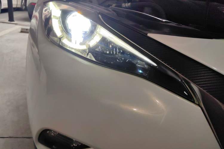Used Mazda CX-4 2016 2.0L Automatic 2WD Blue Sky Luxury Edition Right Front Headlight