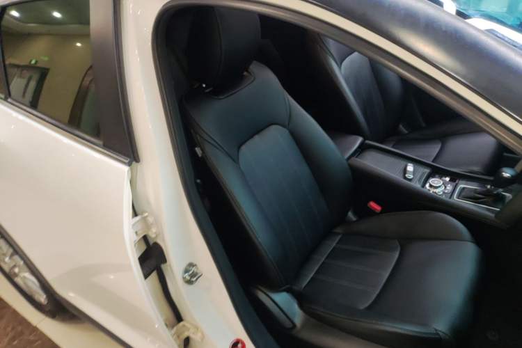 Used Mazda CX-4 2016 2.0L Automatic 2WD Blue Sky Dynamic Edition Right Front Seat