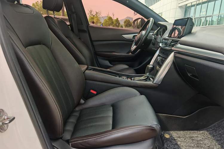 Used Mazda CX-4 2016 2.0L Automatic 2WD Blue Sky Luxury Edition Right Front Seat