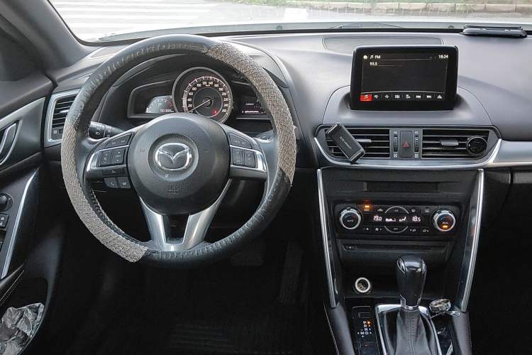 Used Mazda CX-4 2016 2.0L Automatic 2WD Blue Sky Luxury Edition Steering Wheel