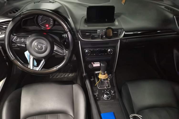 Used Mazda CX-4 2018 2.0L Automatic Two-Wheel Drive Blue Sky Exploration Version China V Standard Center Console