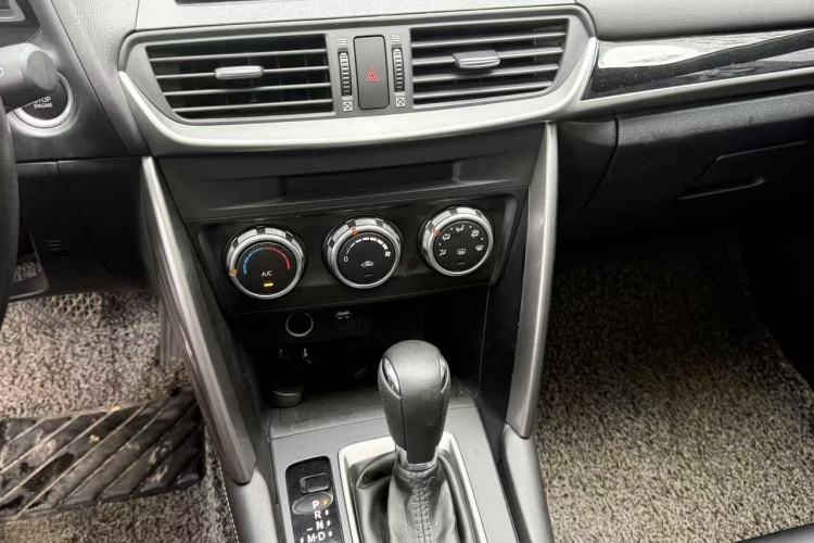 Used Mazda CX-4 2018 2.0L Automatic Two-Wheel Drive Blue Sky Dynamic Version China V Standard Audio And AC Panel