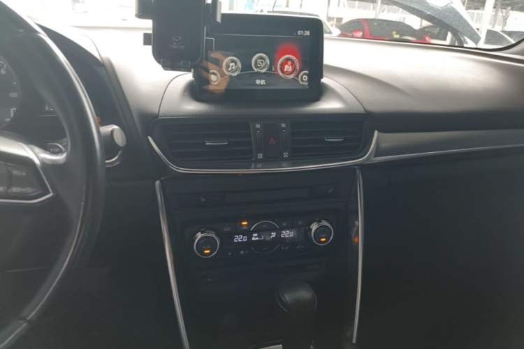 Used Mazda CX-4 2018 2.0L Automatic Two-Wheel Drive Blue Sky Leading Edition China V Standard Audio And AC Panel