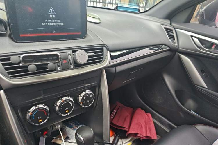 Used Mazda CX-4 2018 2.0L Automatic Two-Wheel Drive Blue Sky Dynamic Version China VI Standard Audio And AC Panel