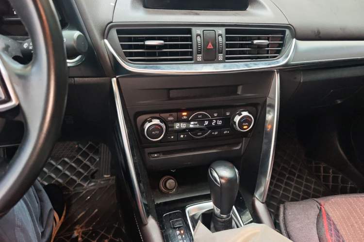 Used Mazda CX-4 2018 2.0L Automatic Two-Wheel Drive Blue Sky Premium Upgrade Version China VI Standard Audio And AC Panel