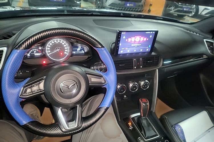 Used Mazda CX-4 2018 2.0L Automatic Two-Wheel Drive Blue Sky Dynamic Version China V Standard Center Console