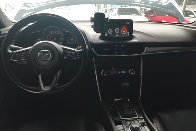 Used Mazda CX-4 2018 2.0L Automatic Two-Wheel Drive Blue Sky Leading Edition China V Standard Center Console