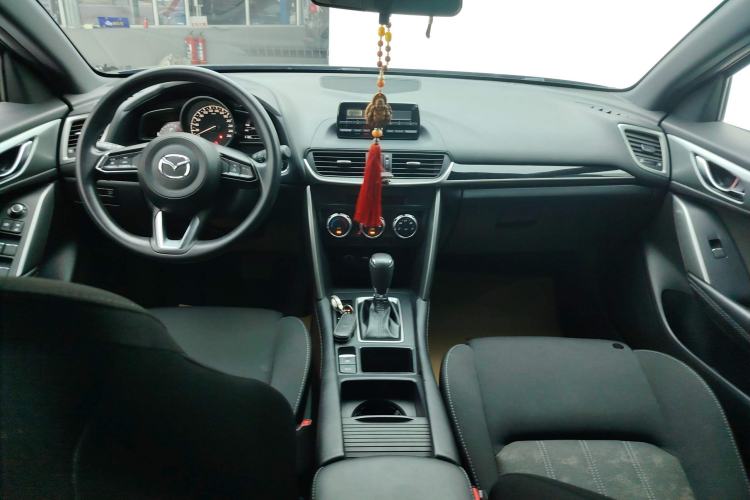 Used Mazda CX-4 2018 2.0L Automatic Two-Wheel Drive Blue Sky Dynamic Version China VI Standard Center Console