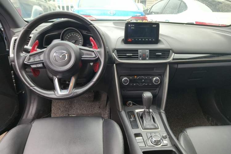 Used Mazda CX-4 2018 2.0L Automatic 2WD Blue Sky Exploration Edition China VI Standard Center Console