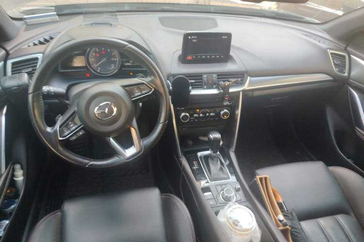 Used Mazda CX-4 2018 2.0L Automatic Two-Wheel Drive Blue Sky Leading Edition China V Standard Center Console