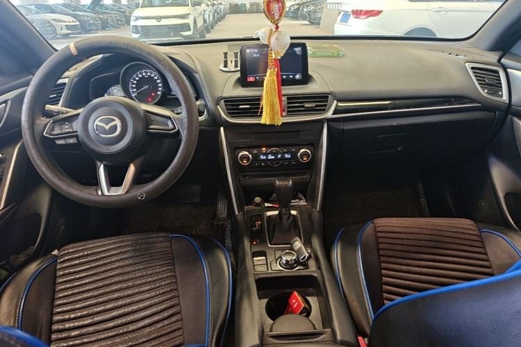 Used Mazda CX-4 2018 2.0L Automatic Two-Wheel Drive Blue Sky Exploration Version China V Standard Center Console