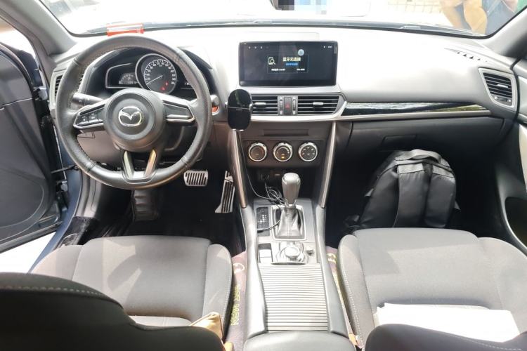 Used Mazda CX-4 2018 2.0L Automatic Two-Wheel Drive Blue Sky Dynamic Version China V Standard Center Console