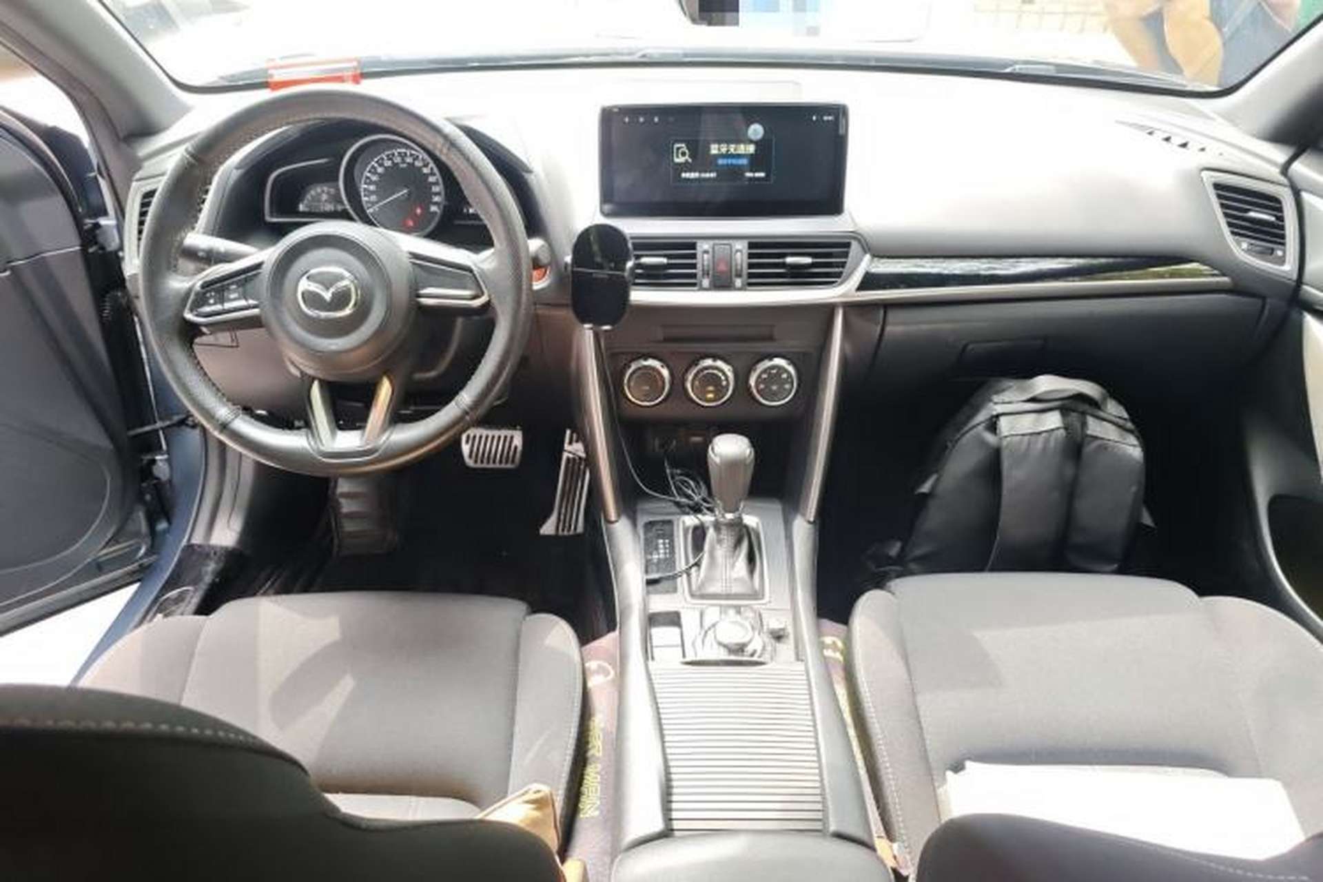 Used Mazda CX-4 2018 2.0L Automatic Two-Wheel Drive Blue Sky Dynamic Version China V Standard Center Console