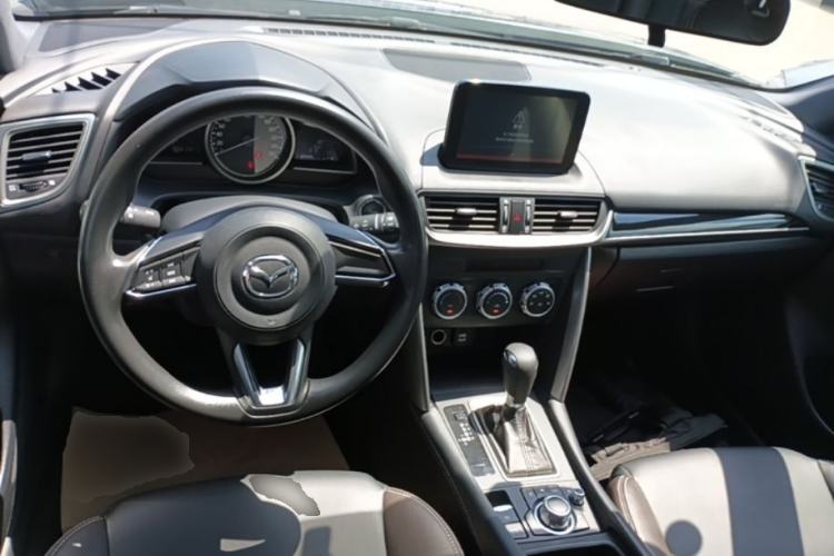 Used Mazda CX-4 2018 2.0L Automatic Two-Wheel Drive Blue Sky Dynamic Version China V Standard Center Console
