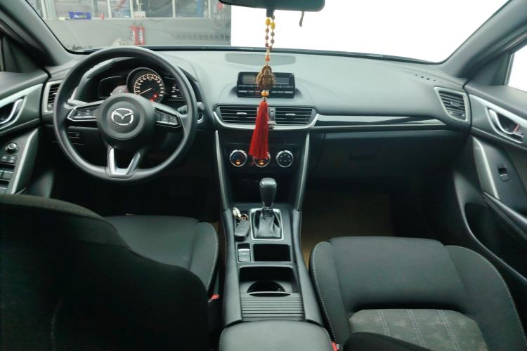 Used Mazda CX-4 2018 2.0L Automatic Two-Wheel Drive Blue Sky Dynamic Version China VI Standard Center Console