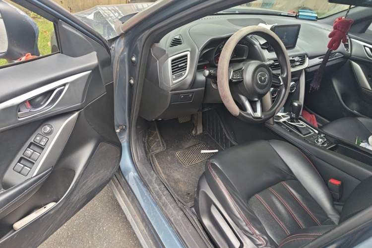 Used Mazda CX-4 2018 2.0L Automatic Two-Wheel Drive Blue Sky Dynamic Version China VI Standard Driver Seat