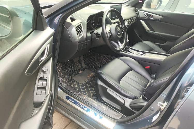 Used Mazda CX-4 2018 2.0L Automatic Two-Wheel Drive Blue Sky Dynamic Version China V Standard Driver Seat