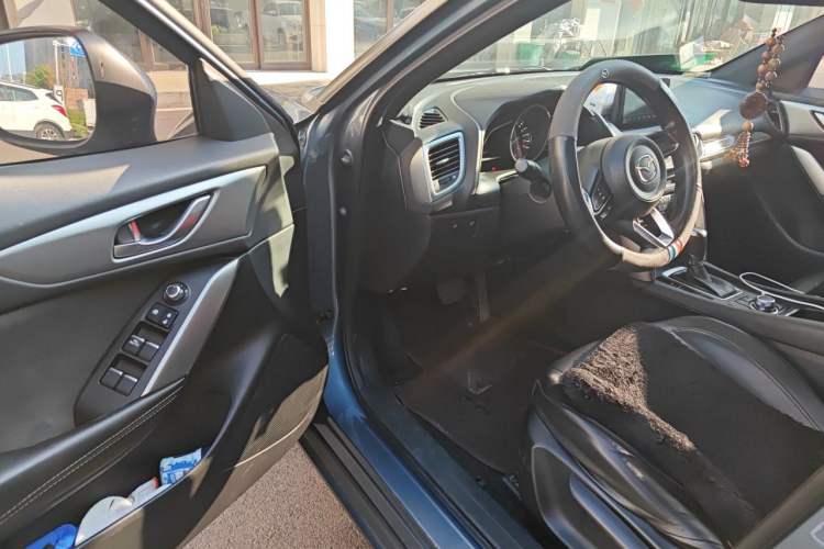 Used Mazda CX-4 2018 2.0L Automatic 2WD Blue Sky Exploration Edition China VI Standard Driver Seat