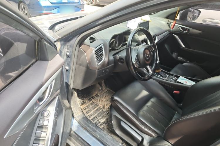Used Mazda CX-4 2018 2.0L Automatic Two-Wheel Drive Blue Sky Premium Upgrade Version China V Standard Driver Seat
