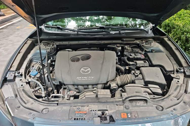 Used Mazda CX-4 2018 2.0L Automatic Two-Wheel Drive Blue Sky Premium Upgrade Version China VI Standard Engine Bay
