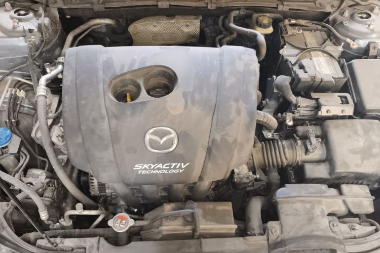 Used Mazda CX-4 2018 2.0L Automatic Two-Wheel Drive Blue Sky Premium Upgrade Version China VI Standard Engine Bay