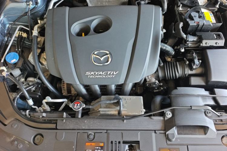 Used Mazda CX-4 2018 2.0L Automatic Two-Wheel Drive Blue Sky Dynamic Version China VI Standard Engine Bay