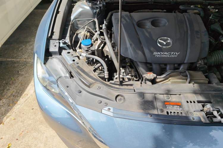 Used Mazda CX-4 2018 2.0L Automatic Two-Wheel Drive Blue Sky Dynamic Version China VI Standard Engine Bay Right