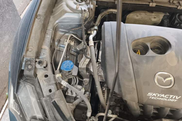 Used Mazda CX-4 2018 2.0L Automatic Two-Wheel Drive Blue Sky Premium Upgrade Version China VI Standard Engine Bay Right