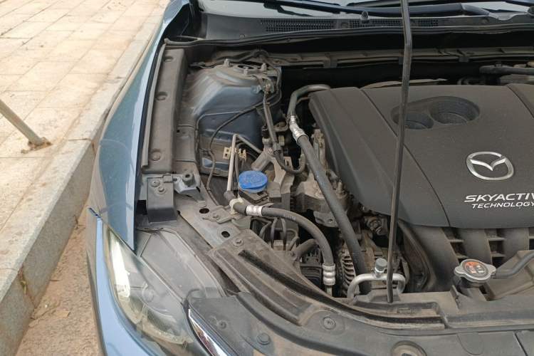Used Mazda CX-4 2018 2.0L Automatic Two-Wheel Drive Blue Sky Dynamic Version China V Standard Engine Bay Right